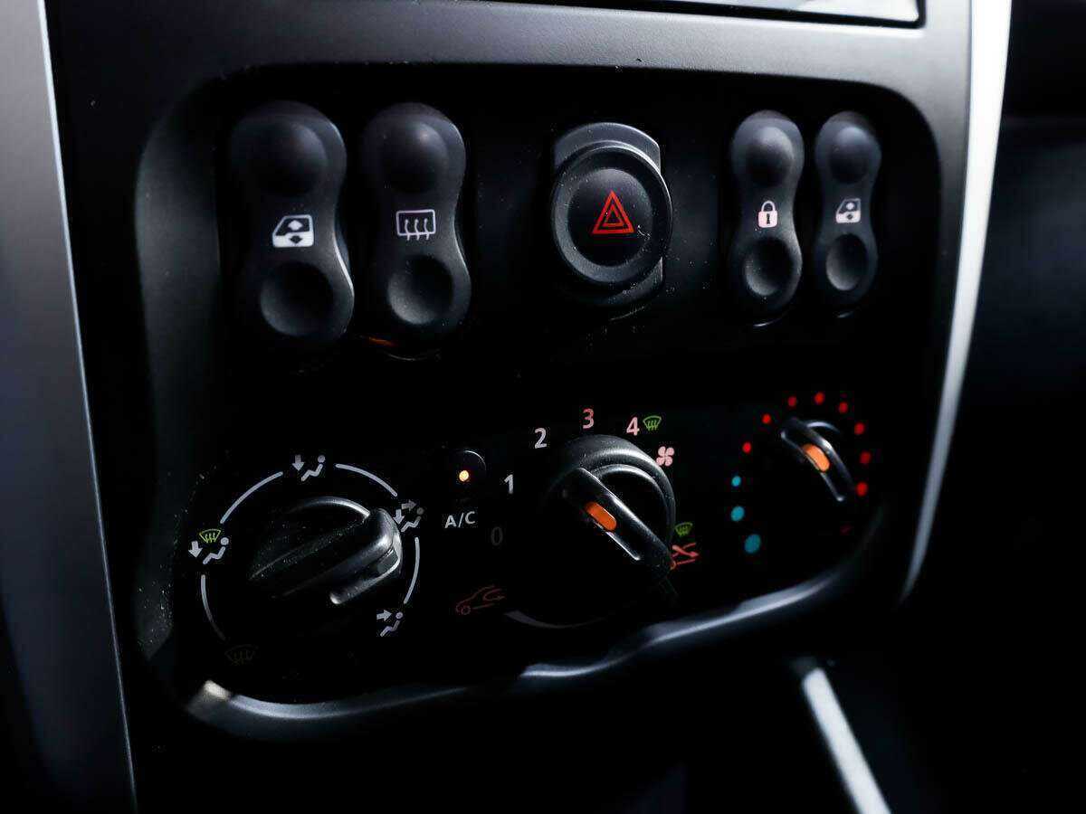 Nissan Almera б/у, 2017, Механическая. Фото: #12