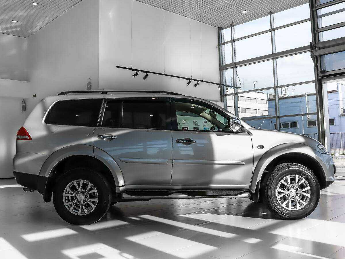 Mitsubishi Pajero Sport б/у, 2015, Автоматическая. Фото: #2