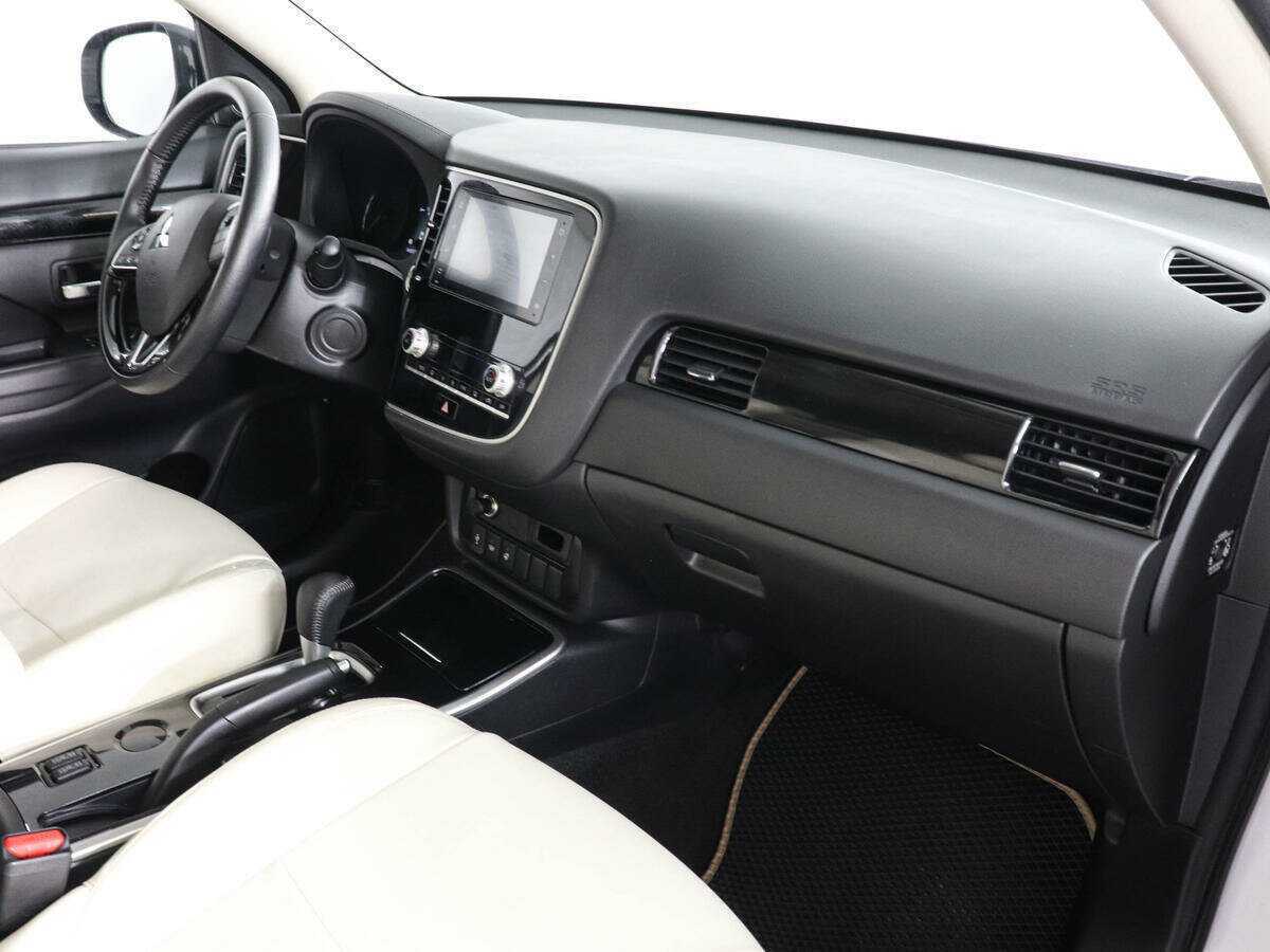 Mitsubishi Outlander б/у, 2021, Вариатор. Фото: #9