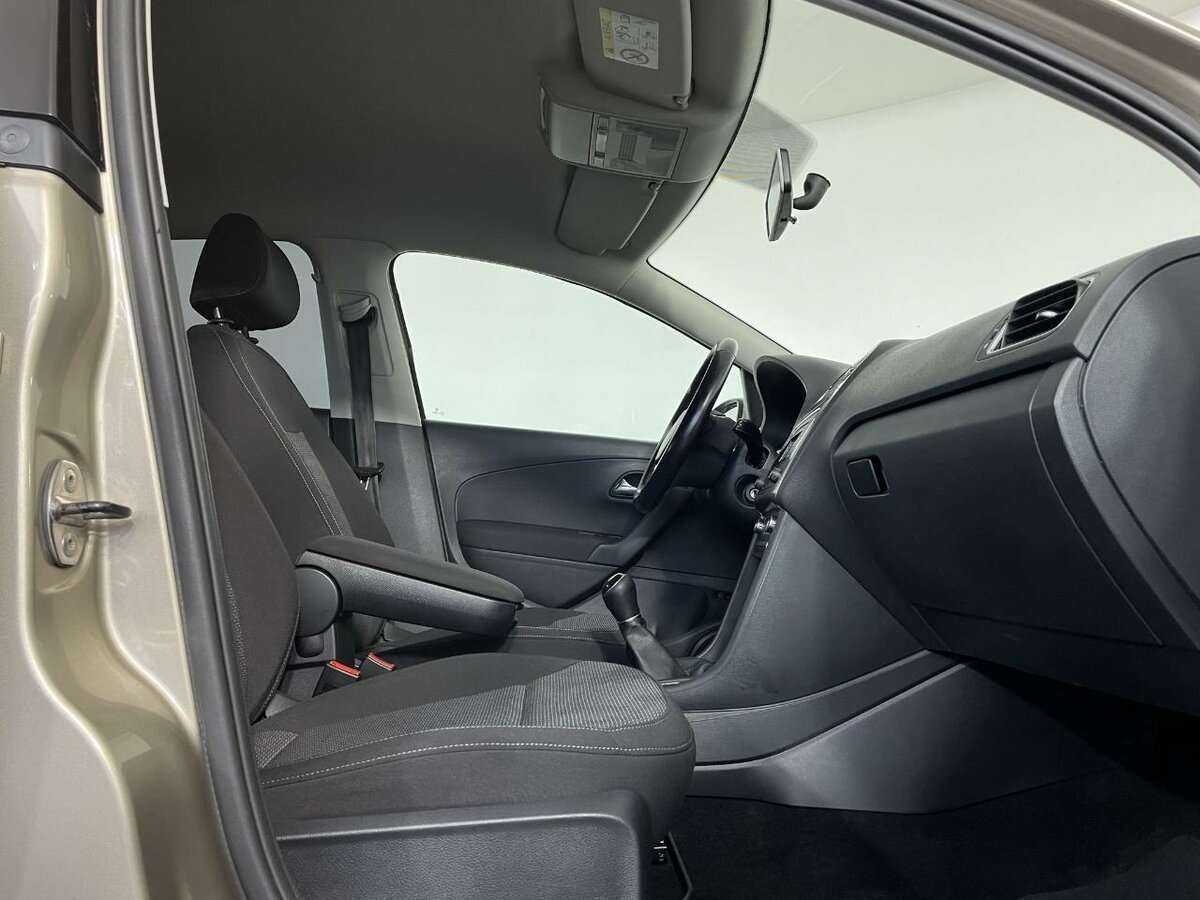 Volkswagen Polo б/у, 2015, Механическая. Фото: #12