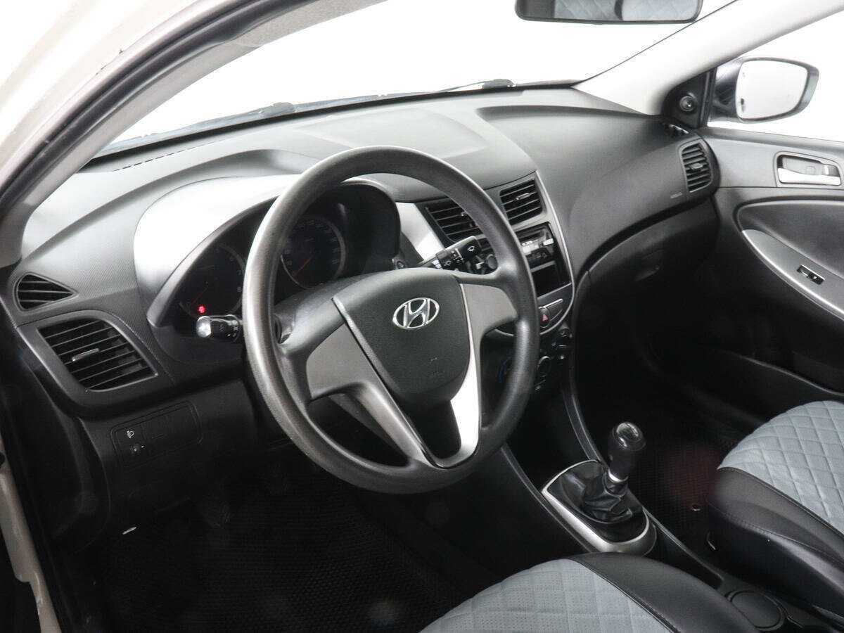 Hyundai Solaris б/у, 2015, Механическая. Фото: #8