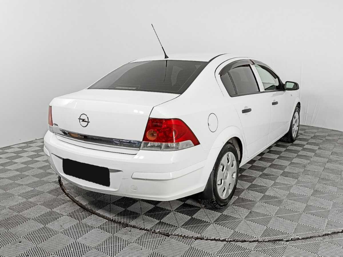 Opel Astra б/у, 2013, Механическая. Фото: #4