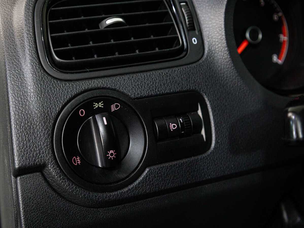 Volkswagen Polo б/у, 2015, Механическая. Фото: #13