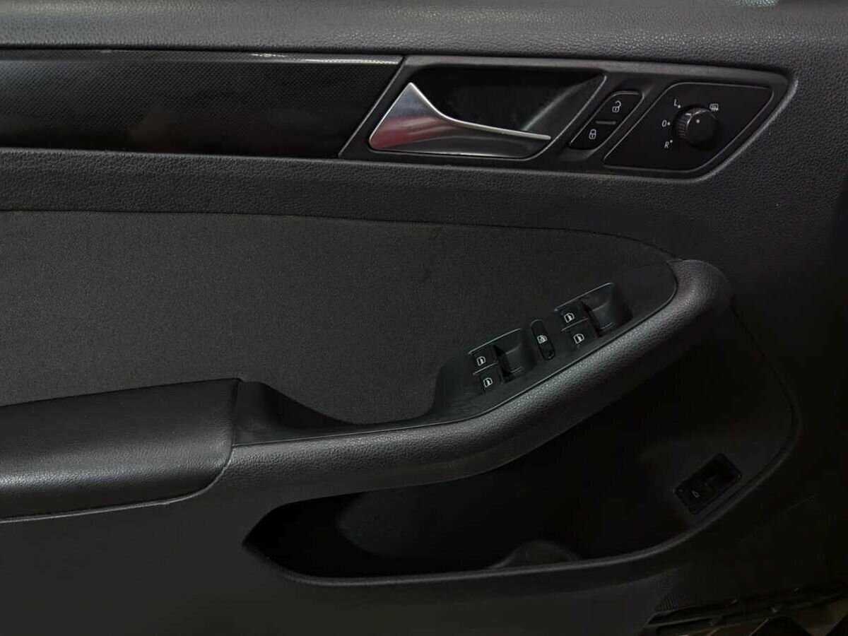 Volkswagen Jetta б/у, 2012, Механическая. Фото: #12
