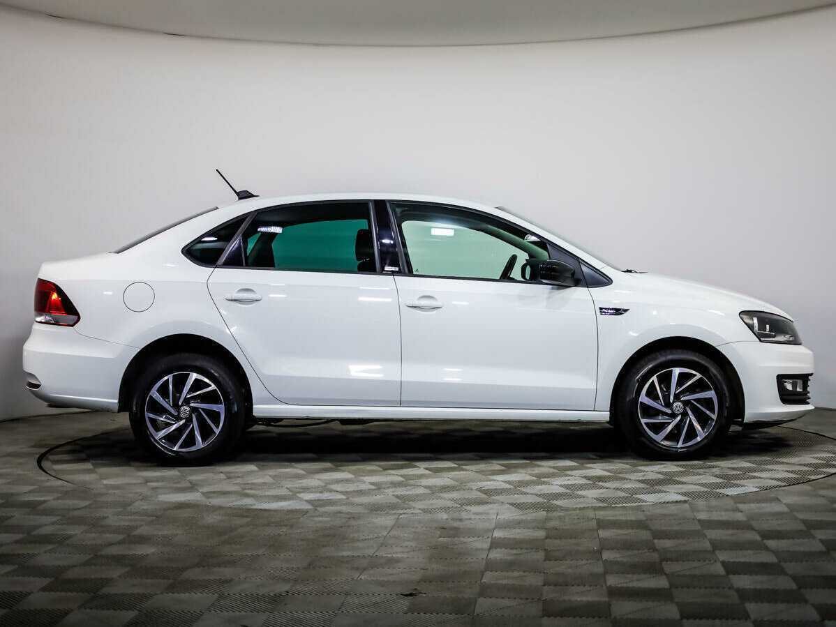 Volkswagen Polo б/у, 2017, Автоматическая. Фото: #2