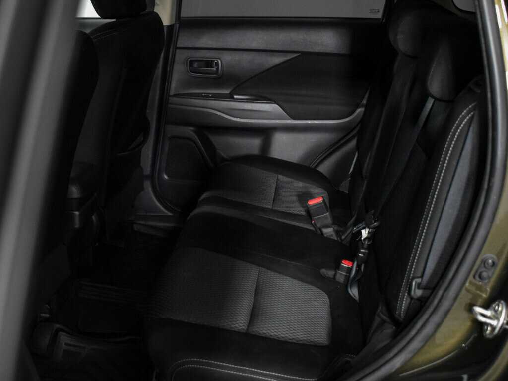 Mitsubishi Outlander б/у, 2017, Вариатор. Фото: #11