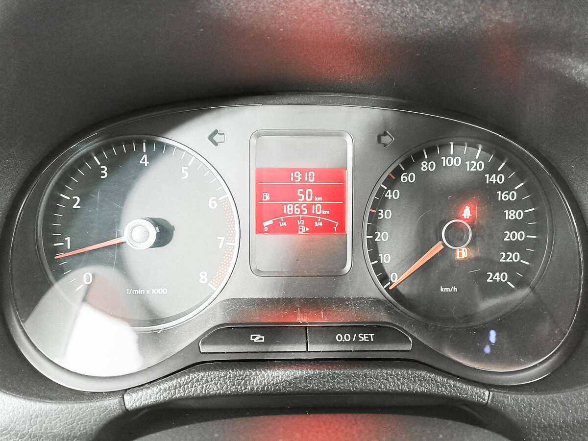 Volkswagen Polo б/у, 2013, Механическая. Фото: #9