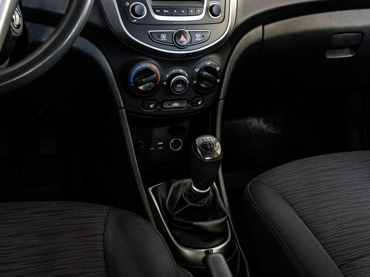 Hyundai Solaris б/у, 2015, Механическая. Фото: #9