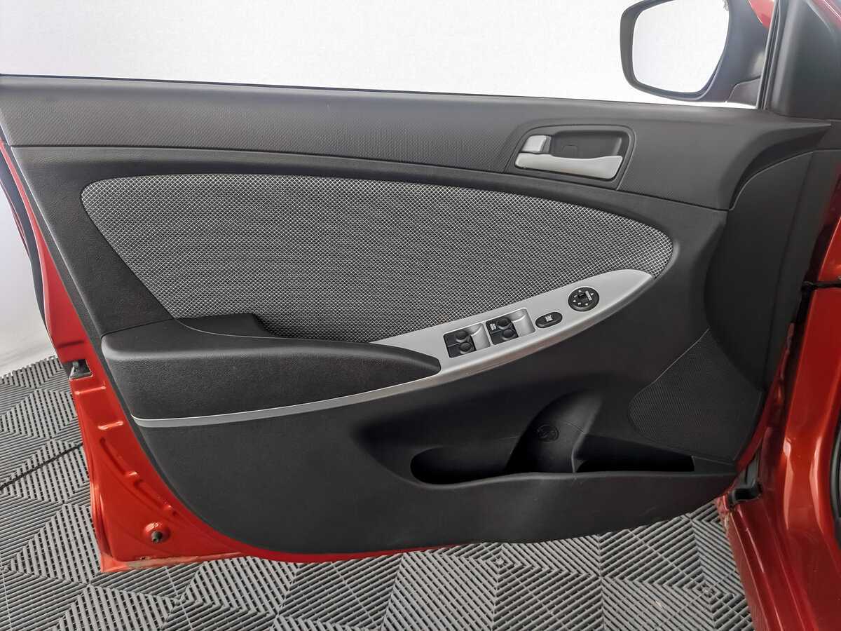 Hyundai Solaris б/у, 2012, Механическая. Фото: #14