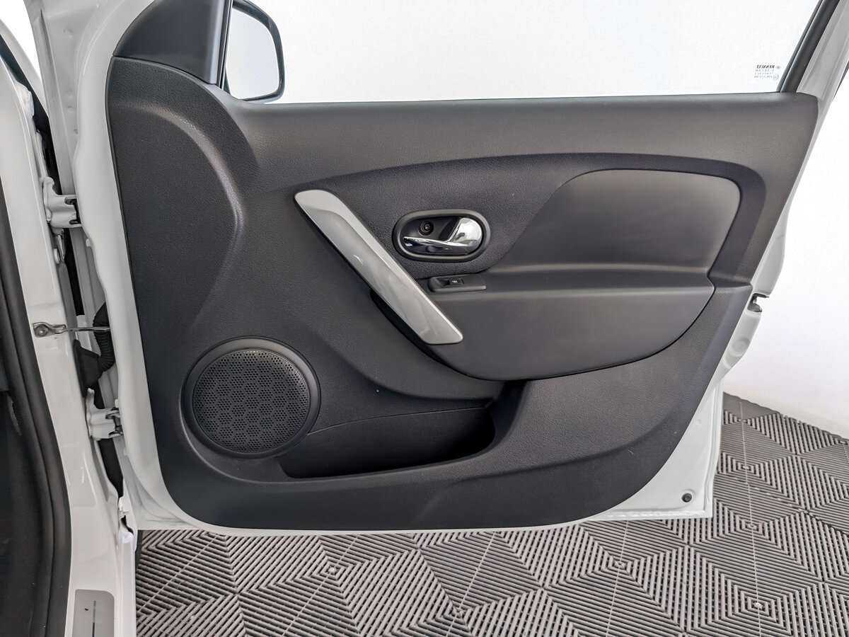 Renault Logan б/у, 2017, Автоматическая. Фото: #19