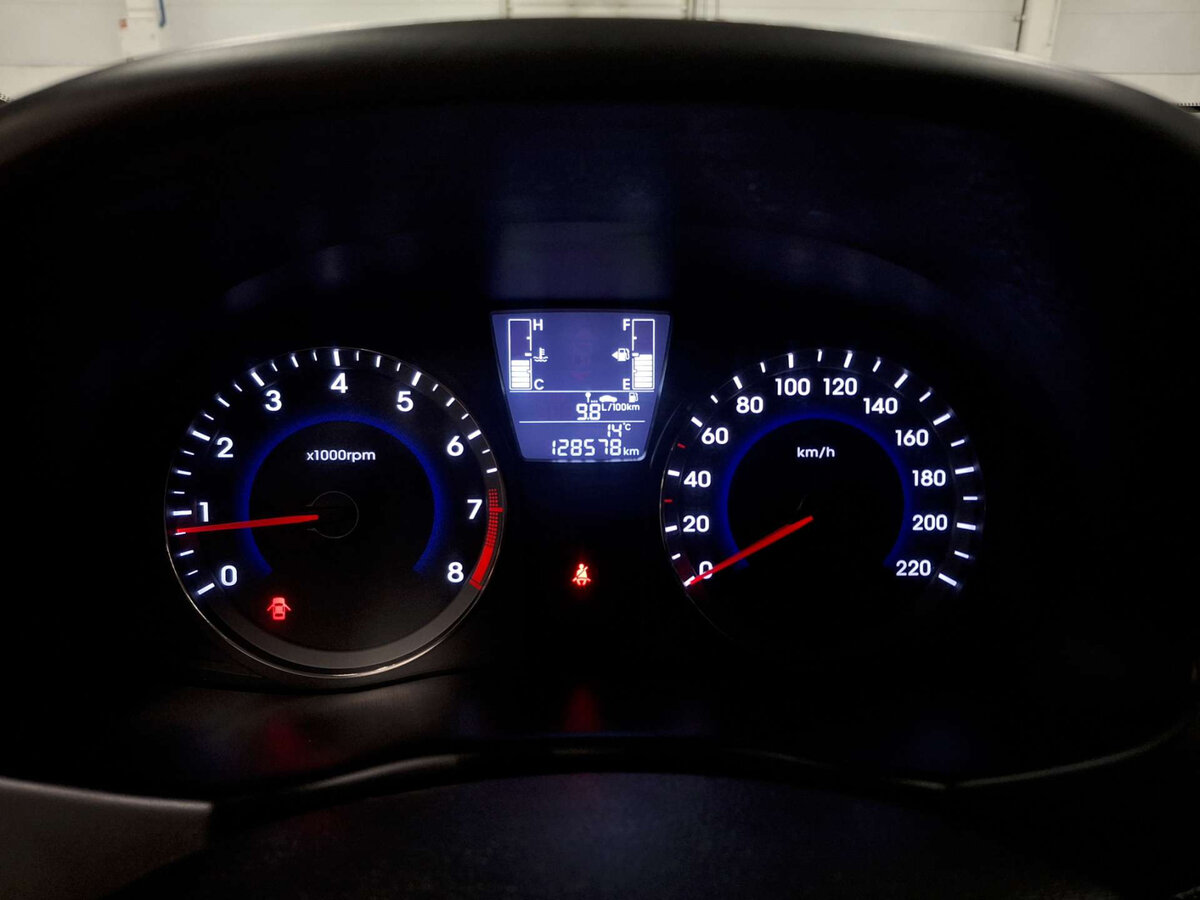 Hyundai Solaris б/у, 2016, Механическая. Фото: #12