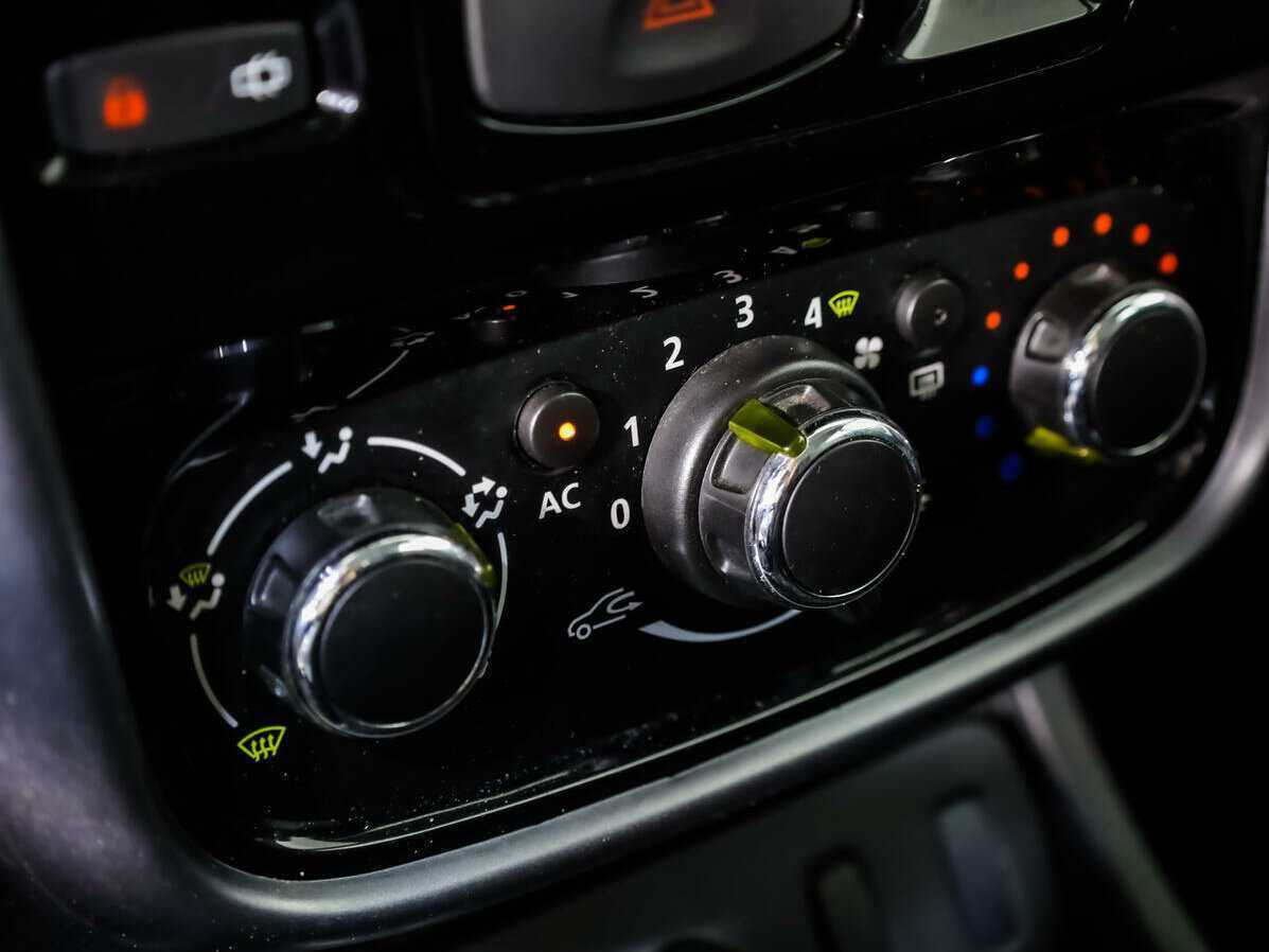 Renault Duster б/у, 2013, Механическая. Фото: #12