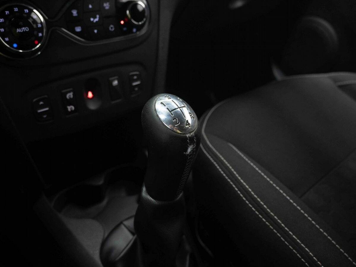 Renault Sandero б/у, 2016, Механическая. Фото: #21