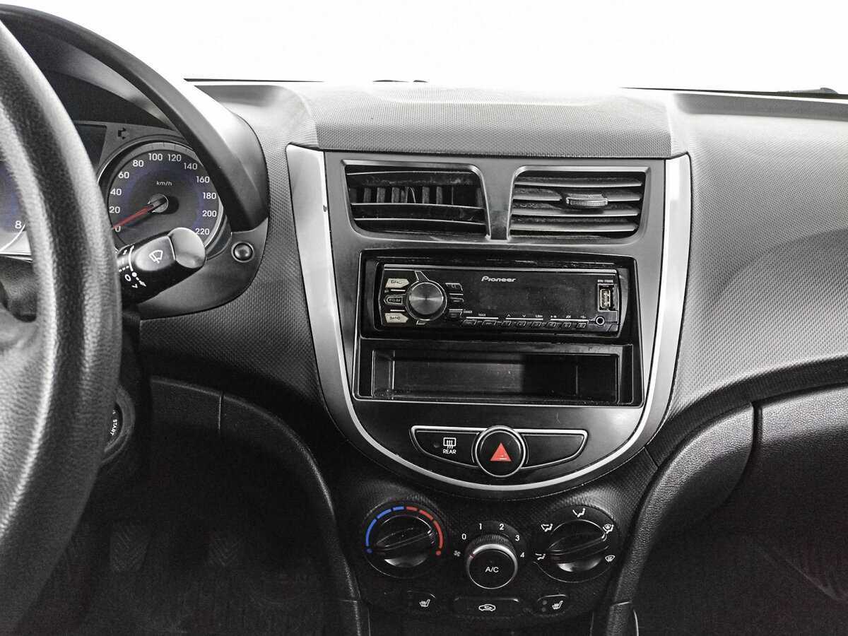 Hyundai Solaris б/у, 2015, Механическая. Фото: #12