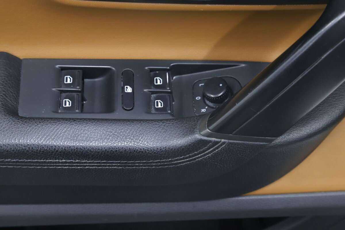 Volkswagen Passat CC б/у, 2013, Роботизированная. Фото: #7