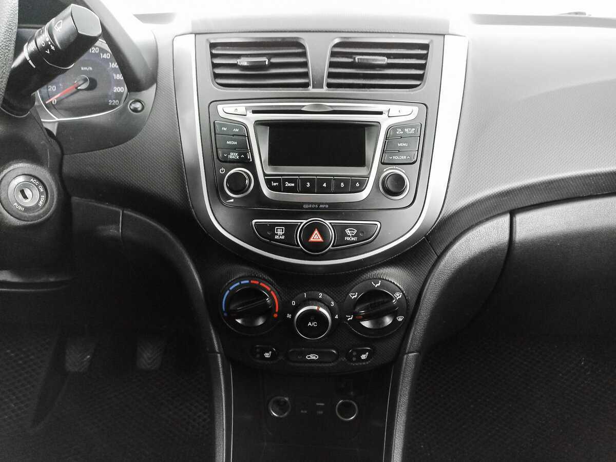 Hyundai Solaris б/у, 2015, Механическая. Фото: #12