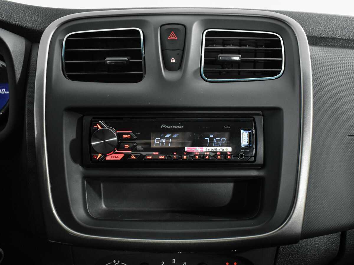 Renault Sandero б/у, 2017, Механическая. Фото: #14