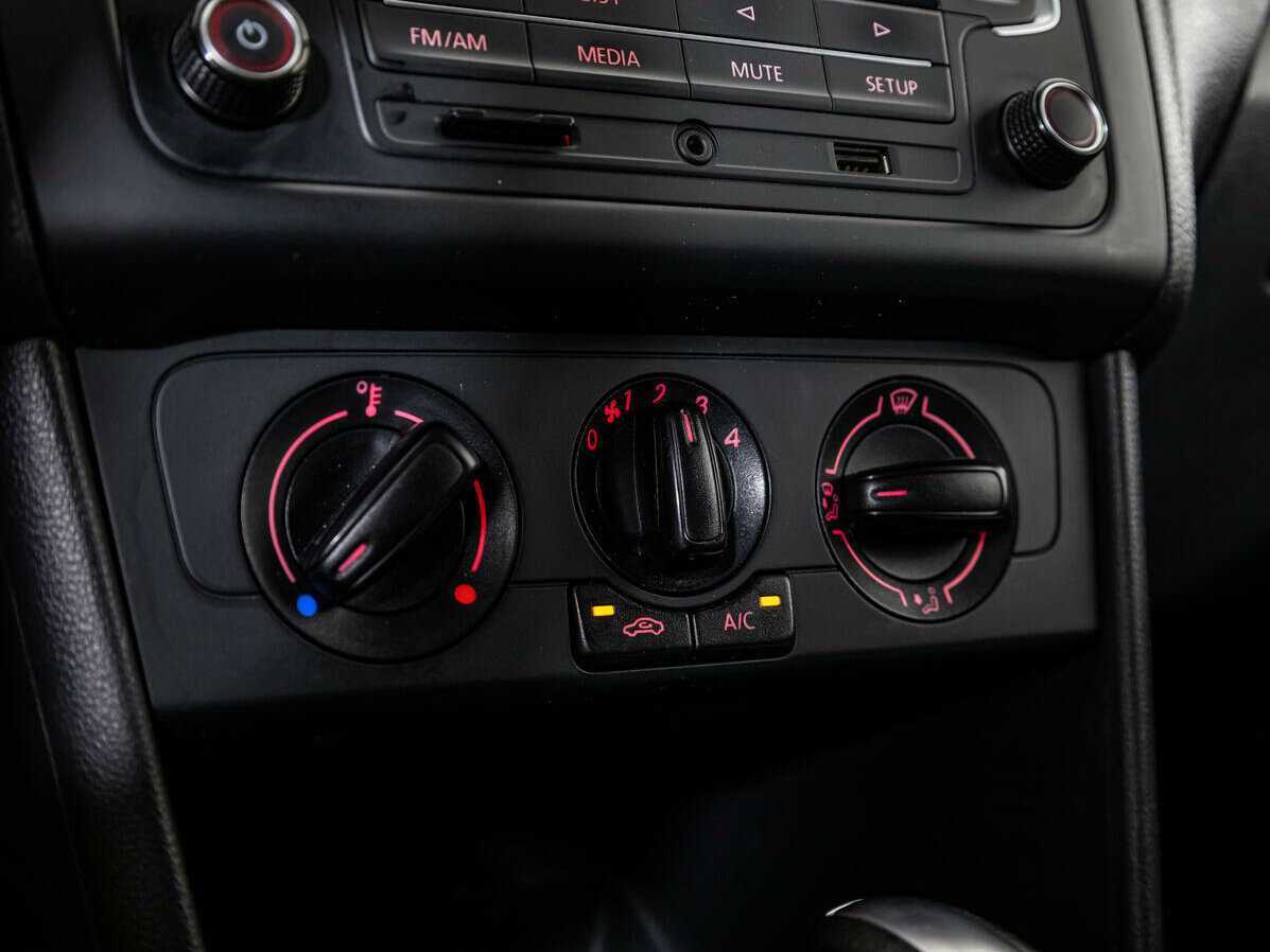 Volkswagen Polo б/у, 2016, Автоматическая. Фото: #14