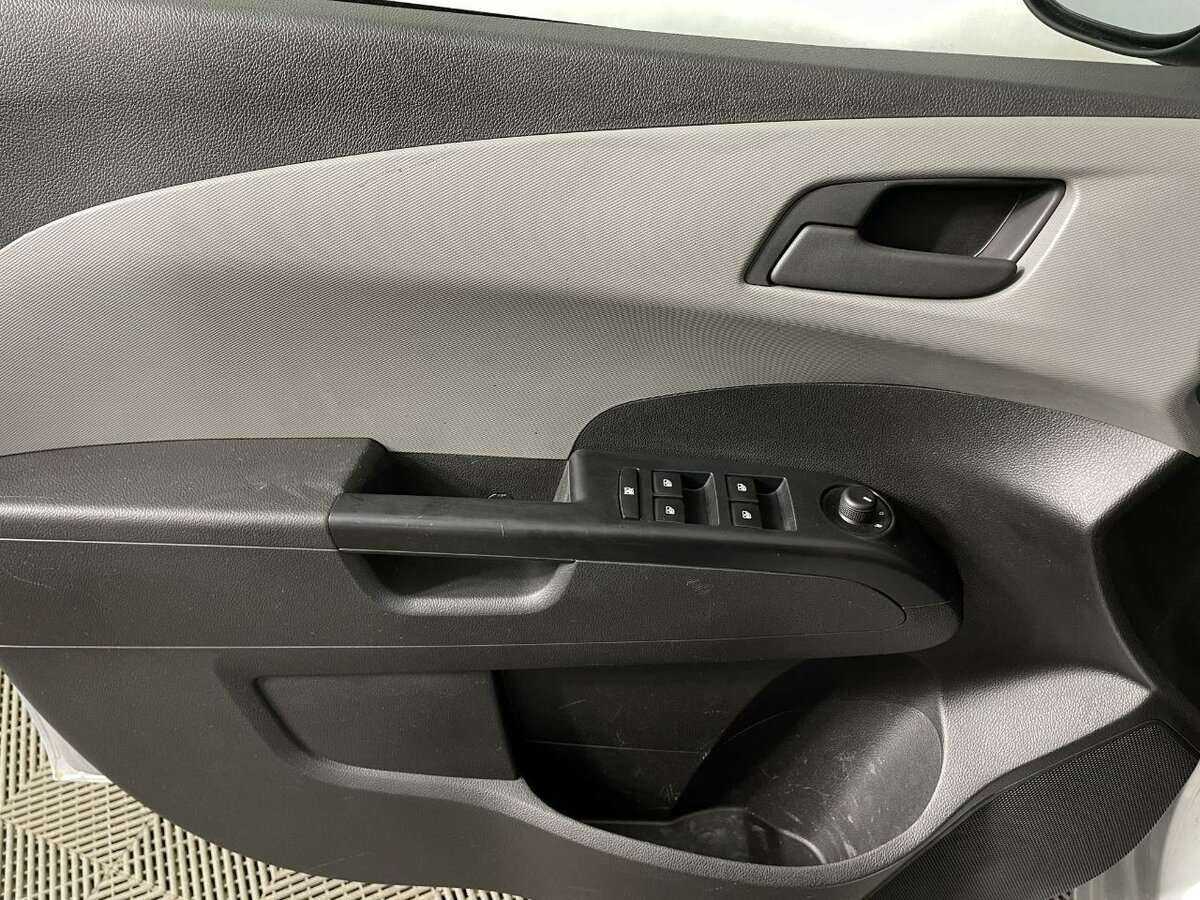 Chevrolet Aveo б/у, 2013, Механическая. Фото: #6