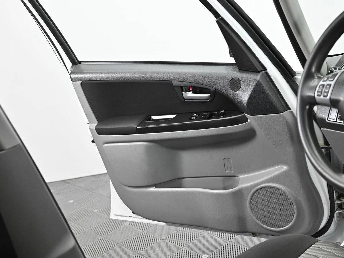 Suzuki SX4 б/у, 2013, Автоматическая. Фото: #6