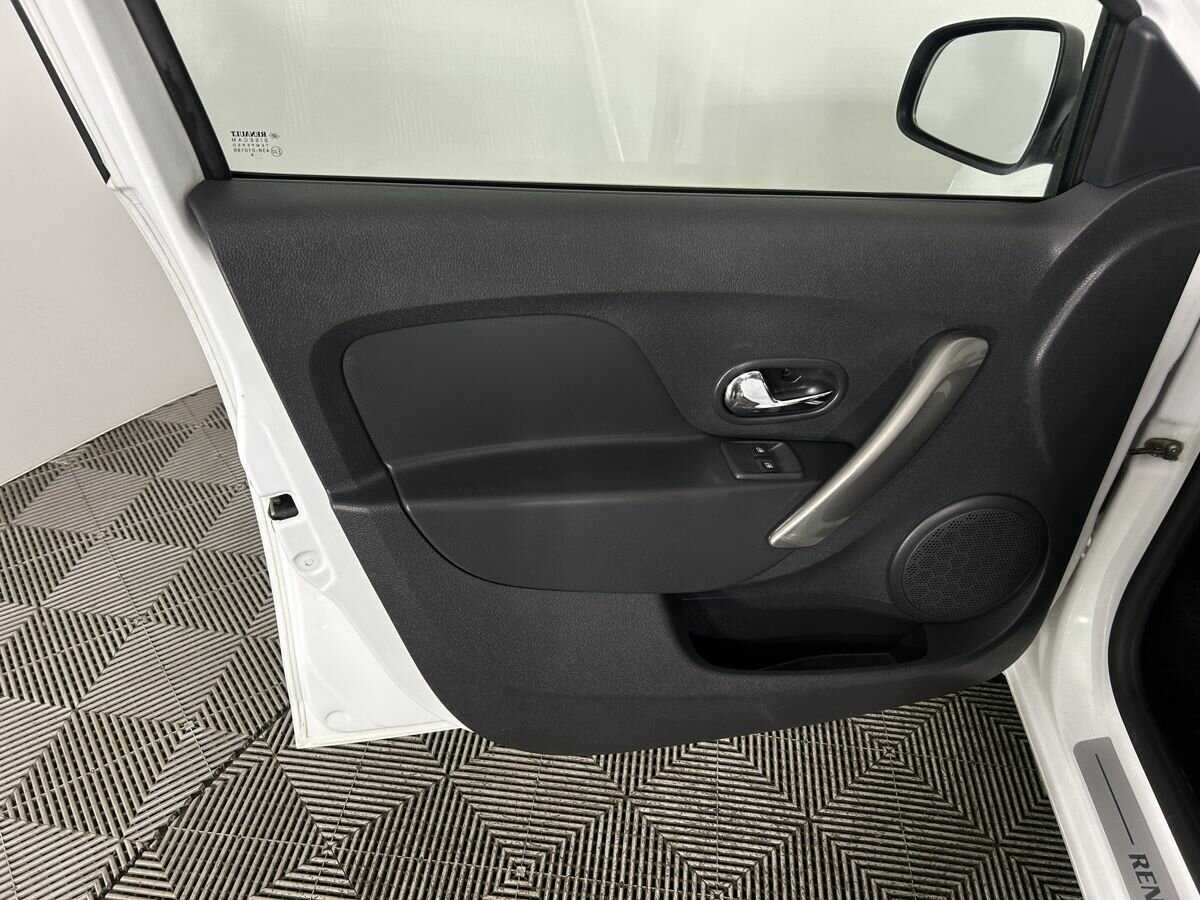 Renault Logan б/у, 2016, Автоматическая. Фото: #7