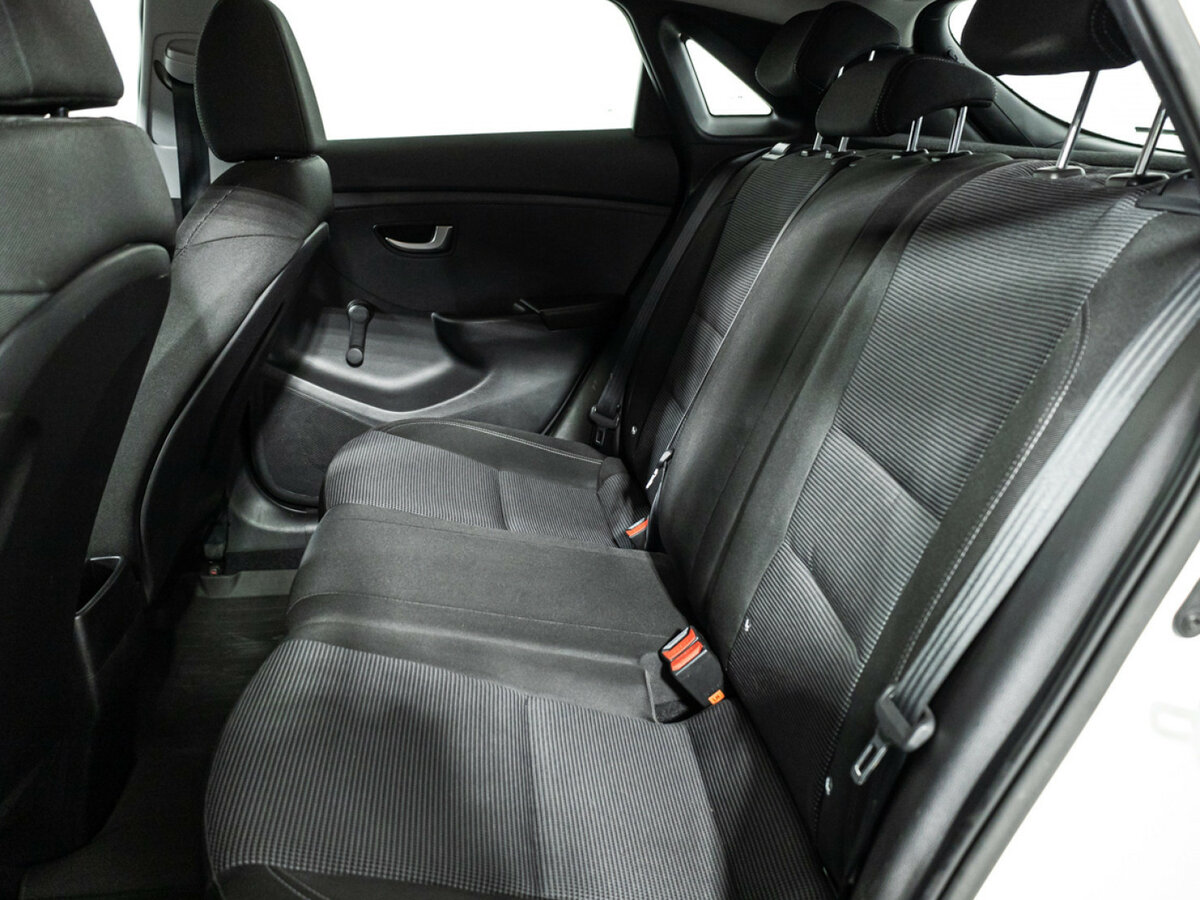 Hyundai i30 б/у, 2015, Автоматическая. Фото: #9