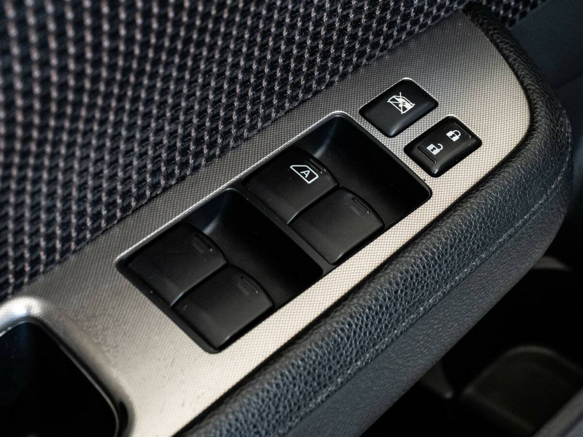 Nissan Tiida б/у, 2013, Автоматическая. Фото: #11