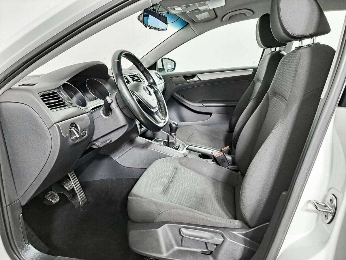Volkswagen Jetta б/у, 2016, Механическая. Фото: #11