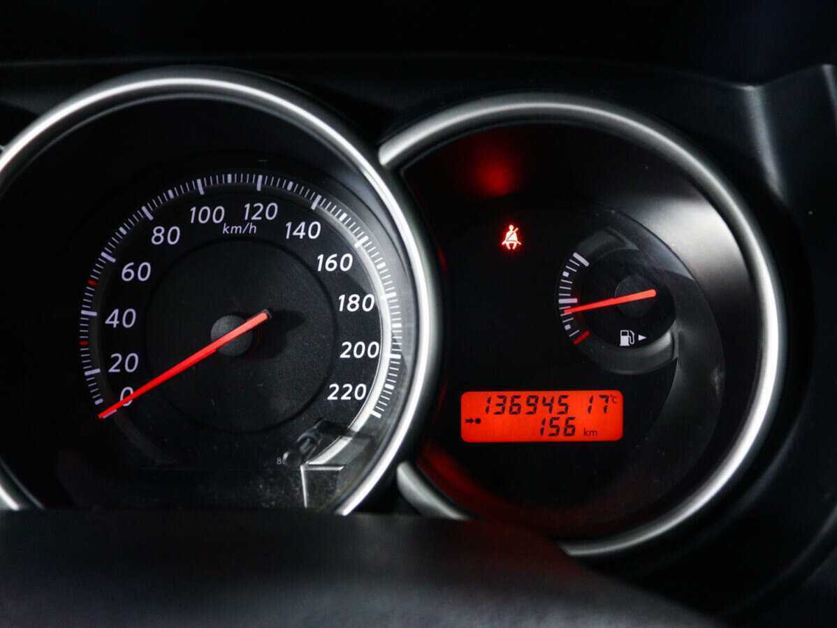 Nissan Tiida б/у, 2013, Автоматическая. Фото: #8