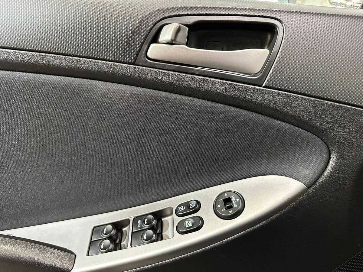 Hyundai Solaris б/у, 2015, Механическая. Фото: #13