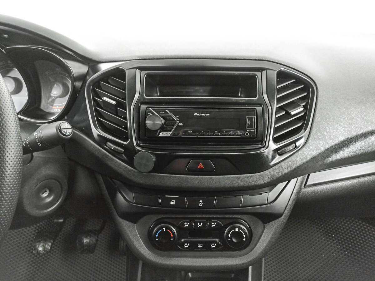 Lada (ВАЗ) Vesta б/у, 2018, Механическая. Фото: #12