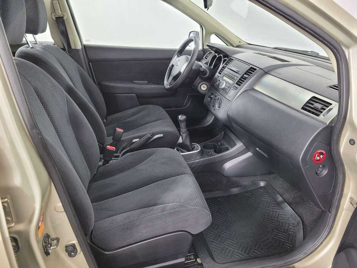 Nissan Tiida б/у, 2013, Механическая. Фото: #13