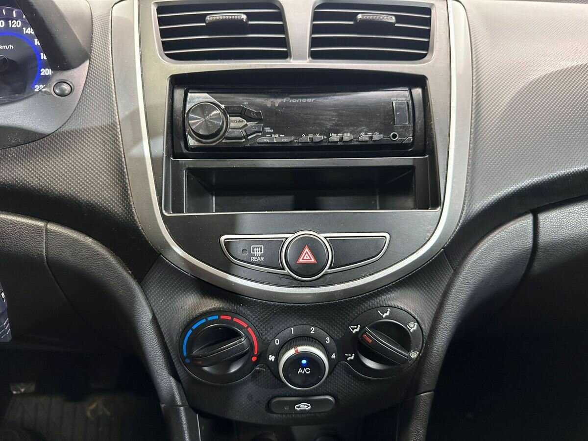 Hyundai Solaris б/у, 2014, Механическая. Фото: #12