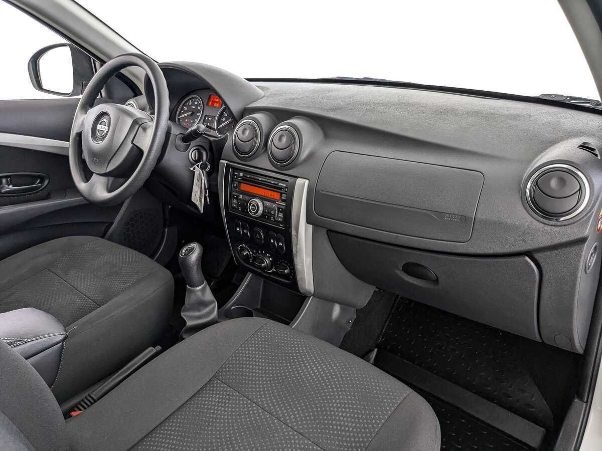 Nissan Almera б/у, 2015, Механическая. Фото: #8