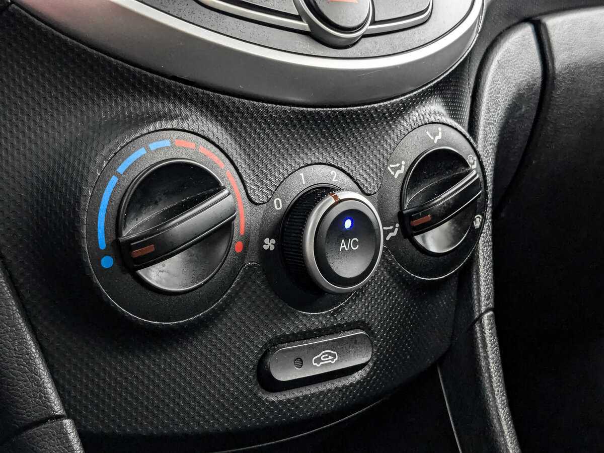 Hyundai Solaris б/у, 2013, Автоматическая. Фото: #16