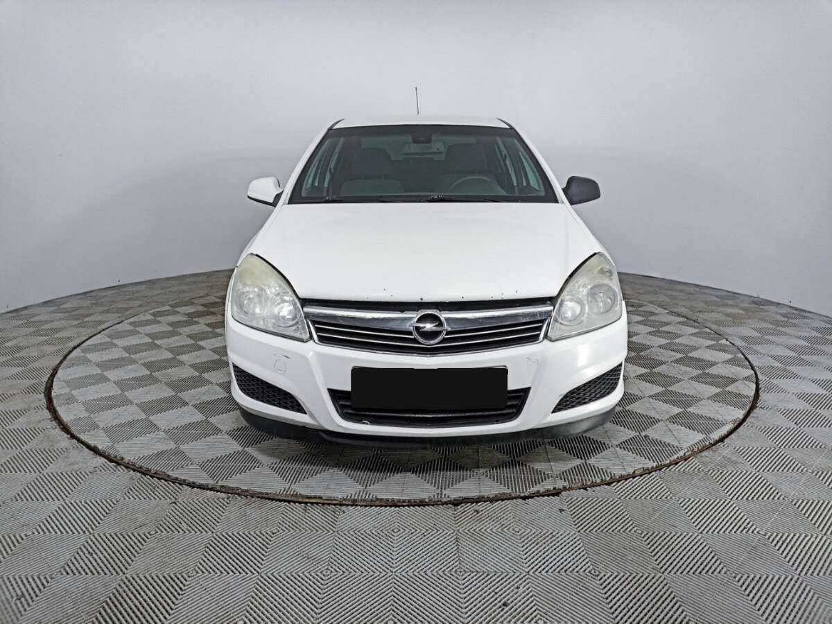 Opel Astra б/у, 2013, Механическая. Фото: #1