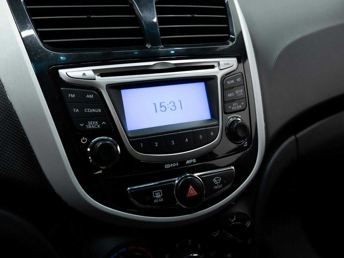 Hyundai Solaris б/у, 2012, Механическая. Фото: #18