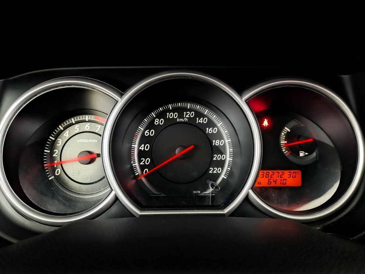 Nissan Tiida б/у, 2013, Автоматическая. Фото: #10