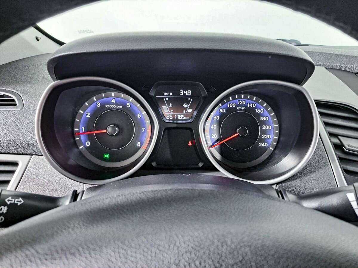 Hyundai Elantra б/у, 2015, Механическая. Фото: #10