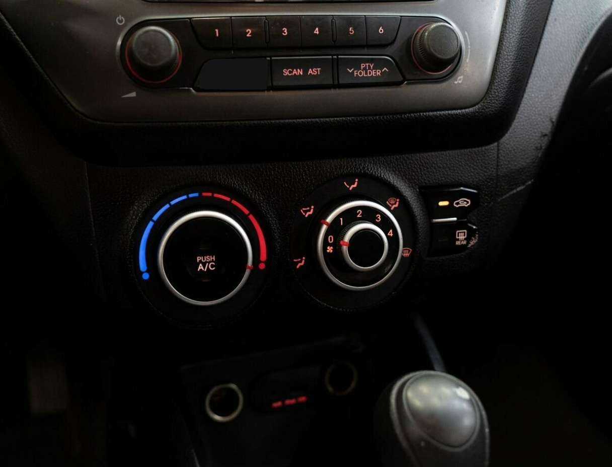 Kia Rio б/у, 2012, Автоматическая. Фото: #11