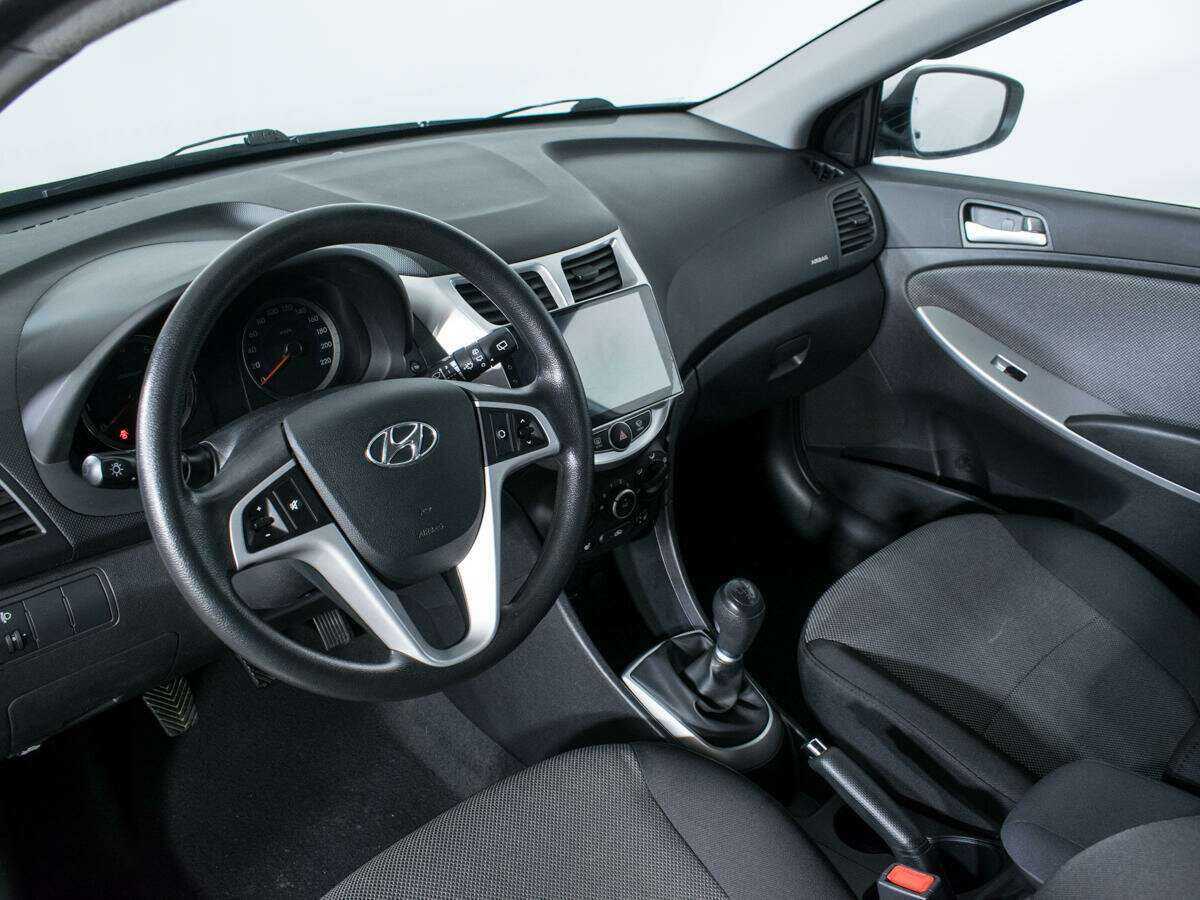 Hyundai Solaris б/у, 2012, Механическая. Фото: #12