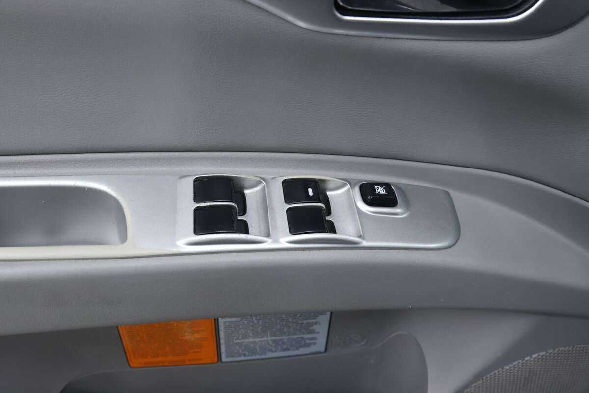 Mitsubishi Pajero Sport б/у, 2015, Автоматическая. Фото: #9