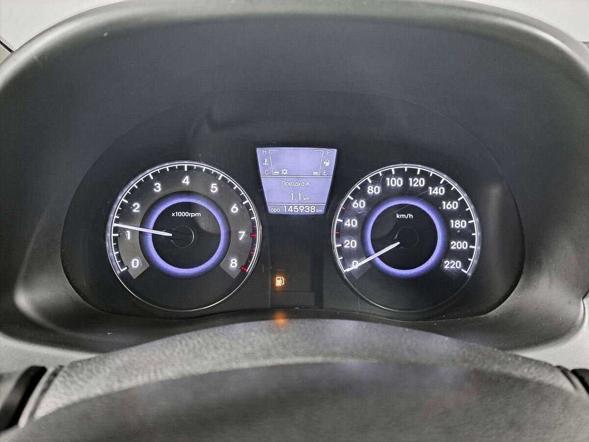 Hyundai Solaris б/у, 2012, Механическая. Фото: #8