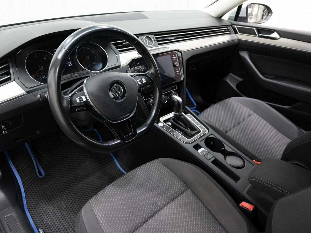 Volkswagen Passat б/у, 2017, Роботизированная. Фото: #9