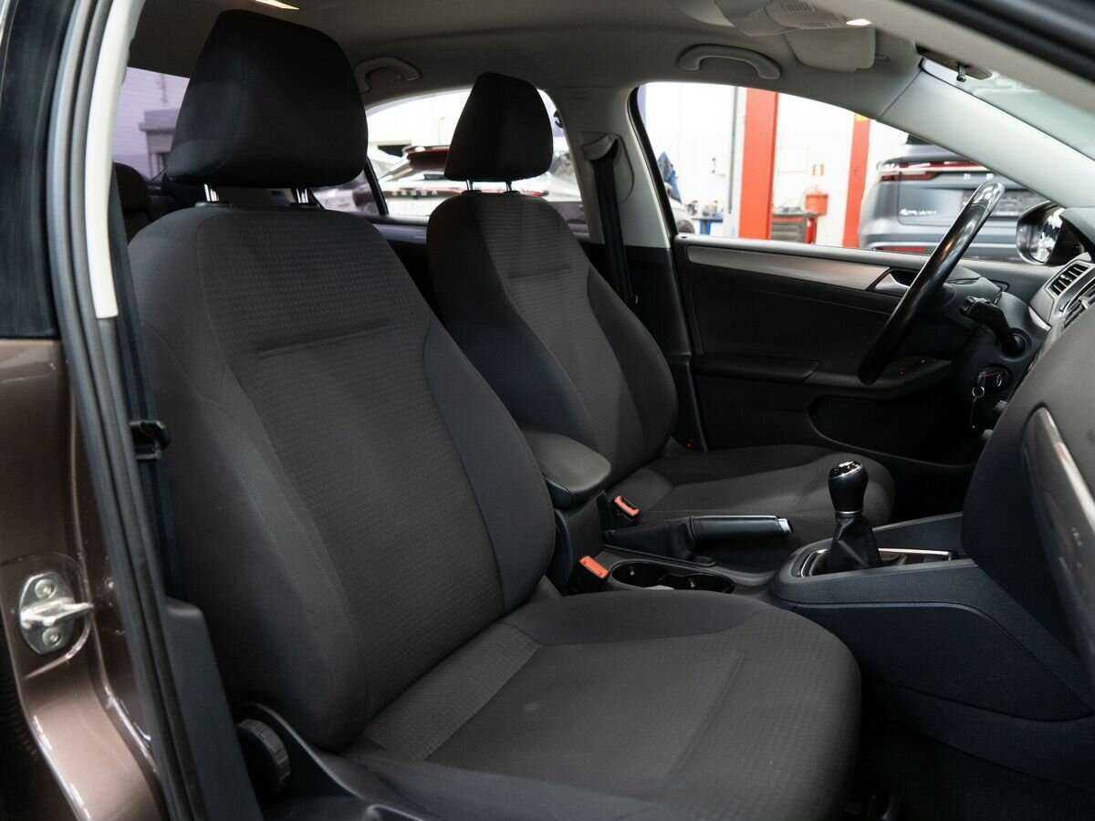Volkswagen Jetta б/у, 2016, Механическая. Фото: #9