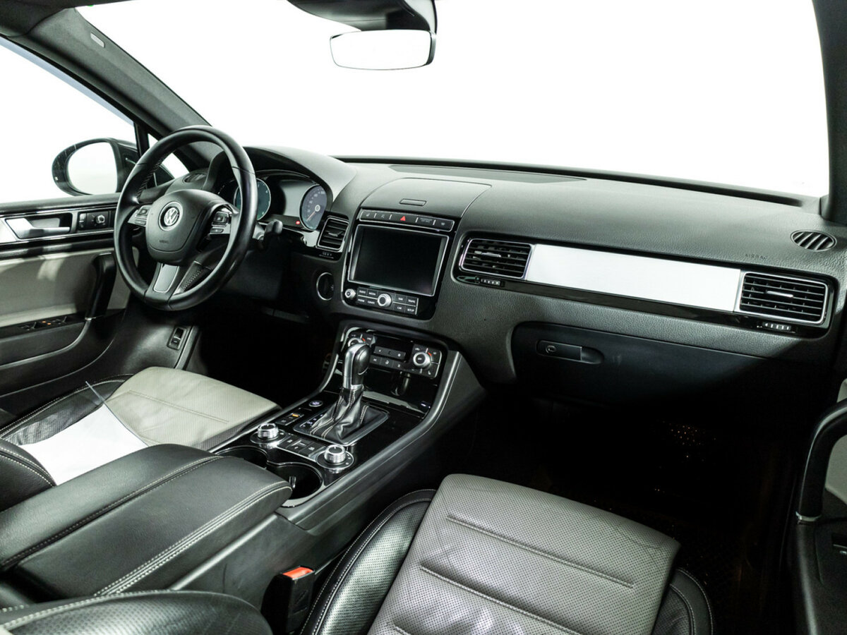 Volkswagen Touareg б/у, 2017, Автоматическая. Фото: #6