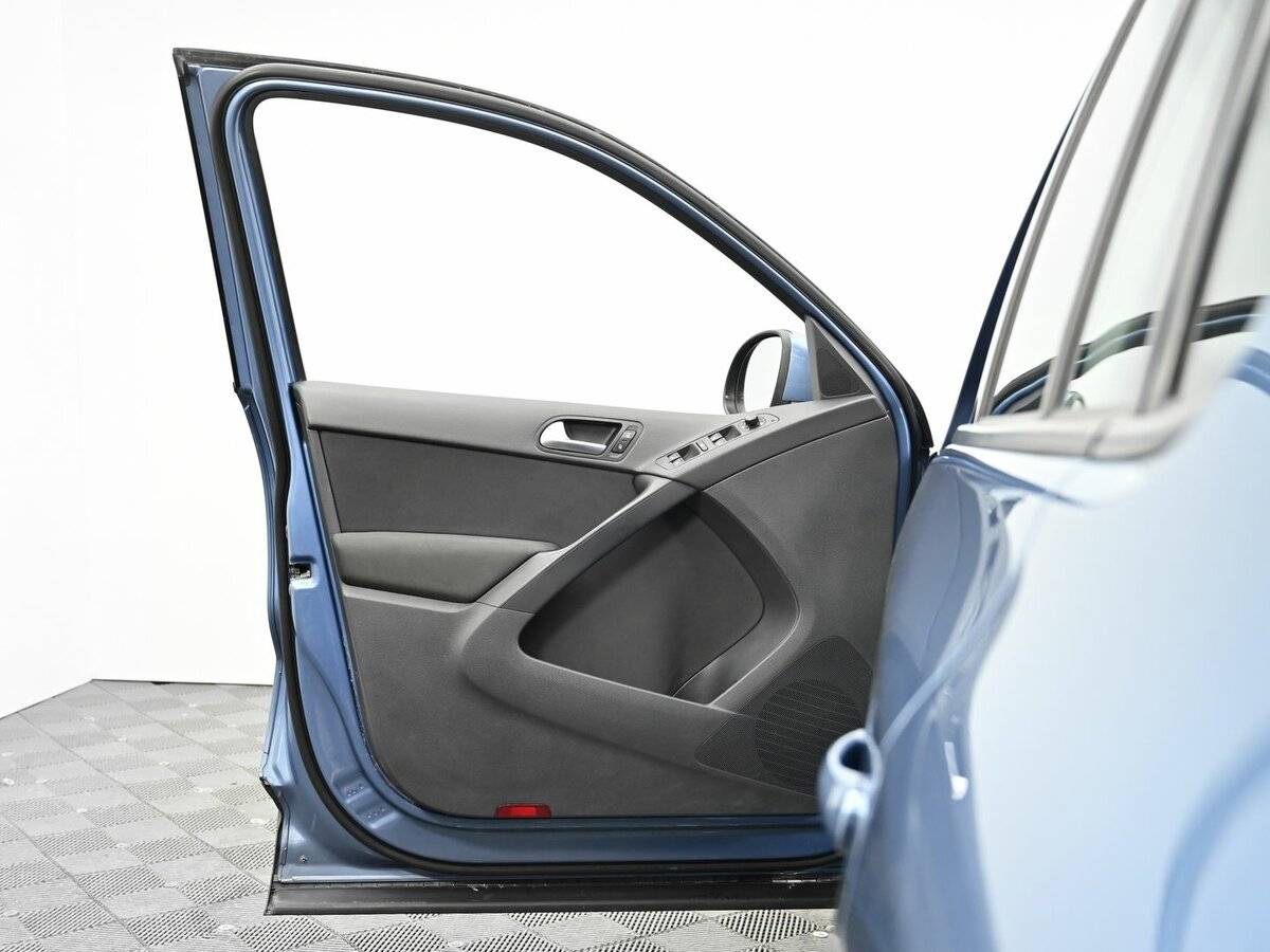 Volkswagen Tiguan б/у, 2012, Автоматическая. Фото: #6