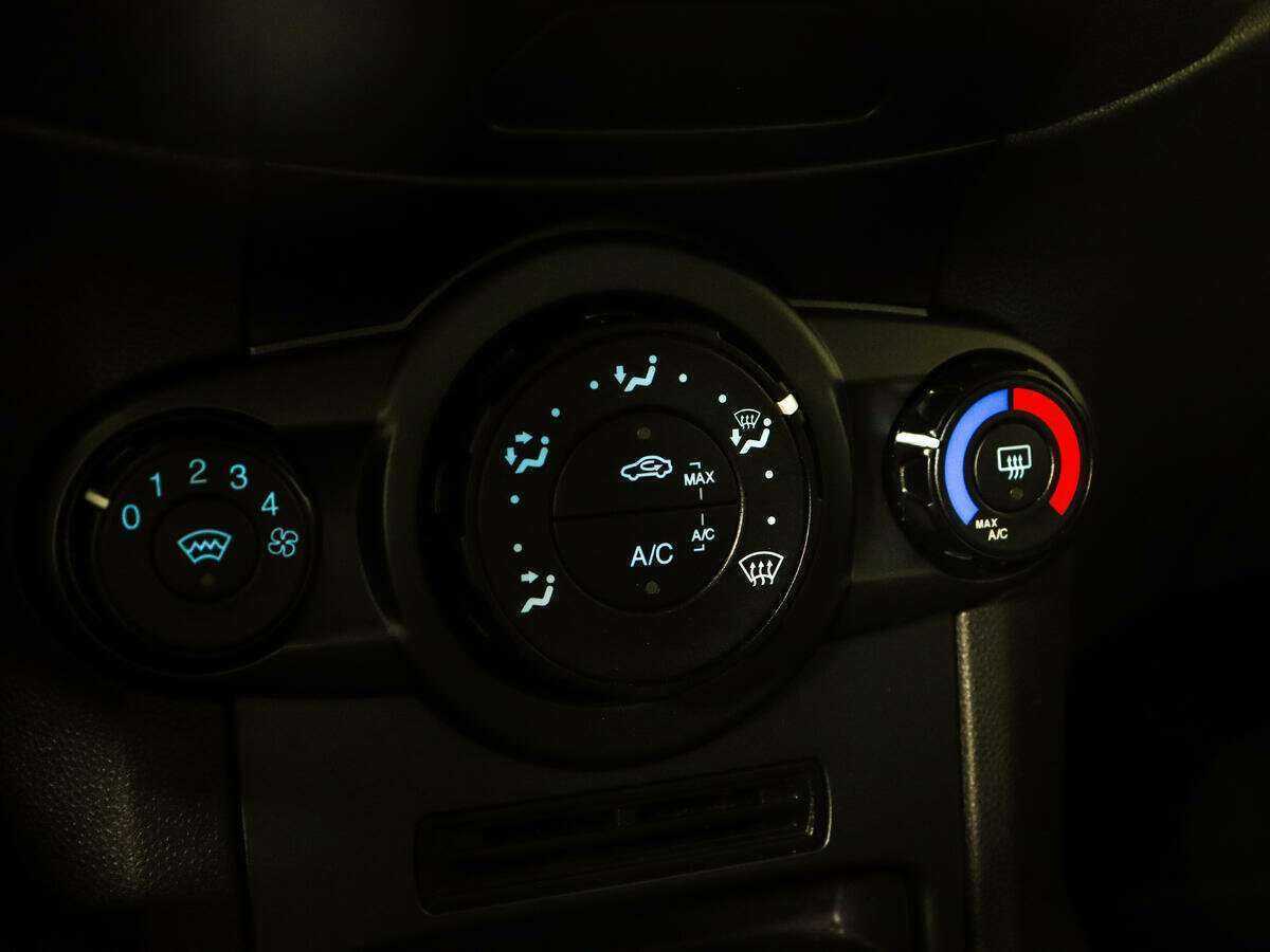 Ford Fiesta б/у, 2017, Роботизированная. Фото: #16