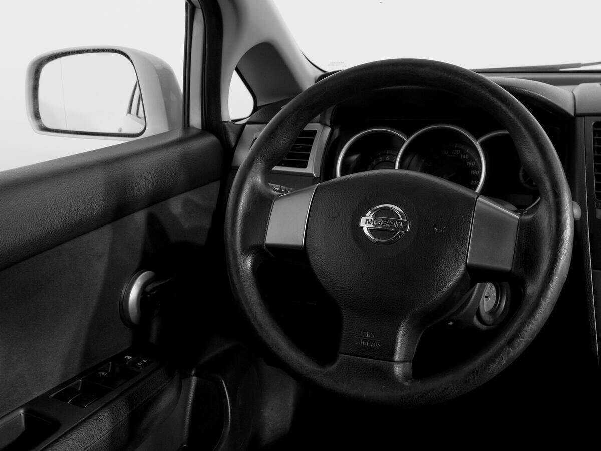 Nissan Tiida б/у, 2013, Механическая. Фото: #12