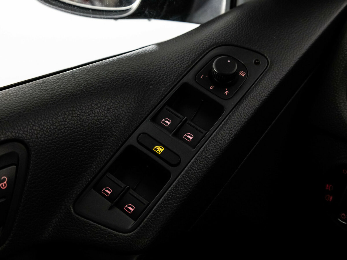 Volkswagen Tiguan б/у, 2014, Механическая. Фото: #12